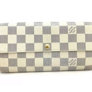 Authentic LouisVuitton Sarah long wallet